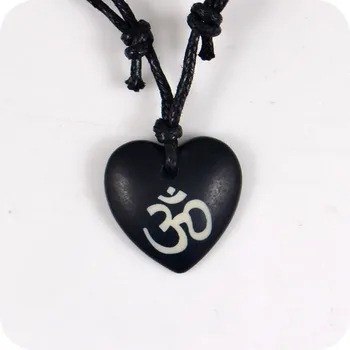Ve tvaru srdce AUM OM Ohm Buddhistické Hinduistické Hinduismus Jóga Indie jačí kosti Přívěsek Náhrdelník Amulet Štěstí, Dar, Módní Šperky Tribal